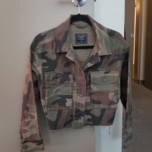 Cropped Camo twill jacket NWOT